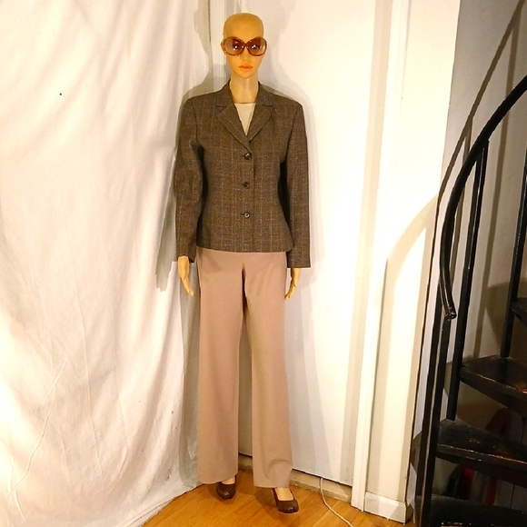 Like New Petite Sophisticate Brown, Tan, and Blue Plaid Blazer - Picture 1 of 12